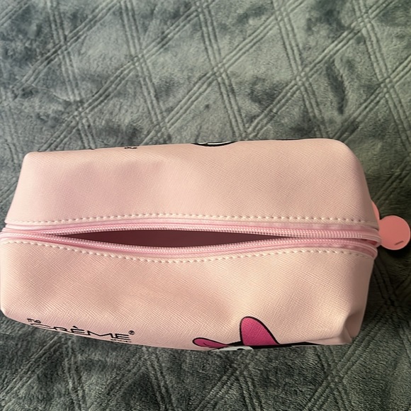 4 piece Disney Cosmetic Set - Picture 7 of 8